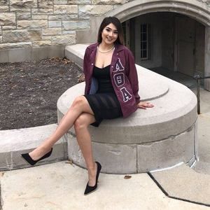 Meet your Posher, Delia